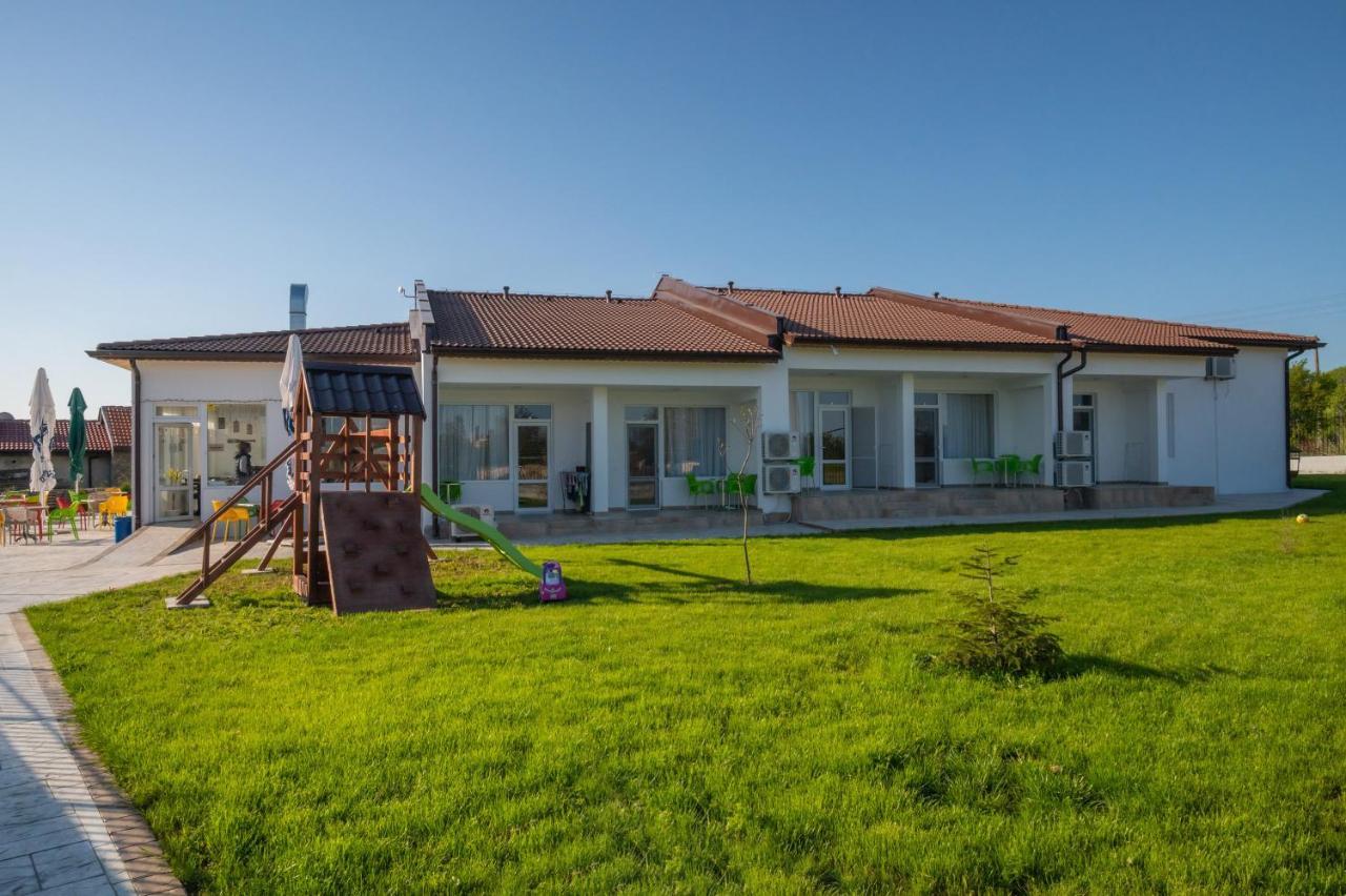 Комплекс Радост Hotel Ezerets Exterior photo