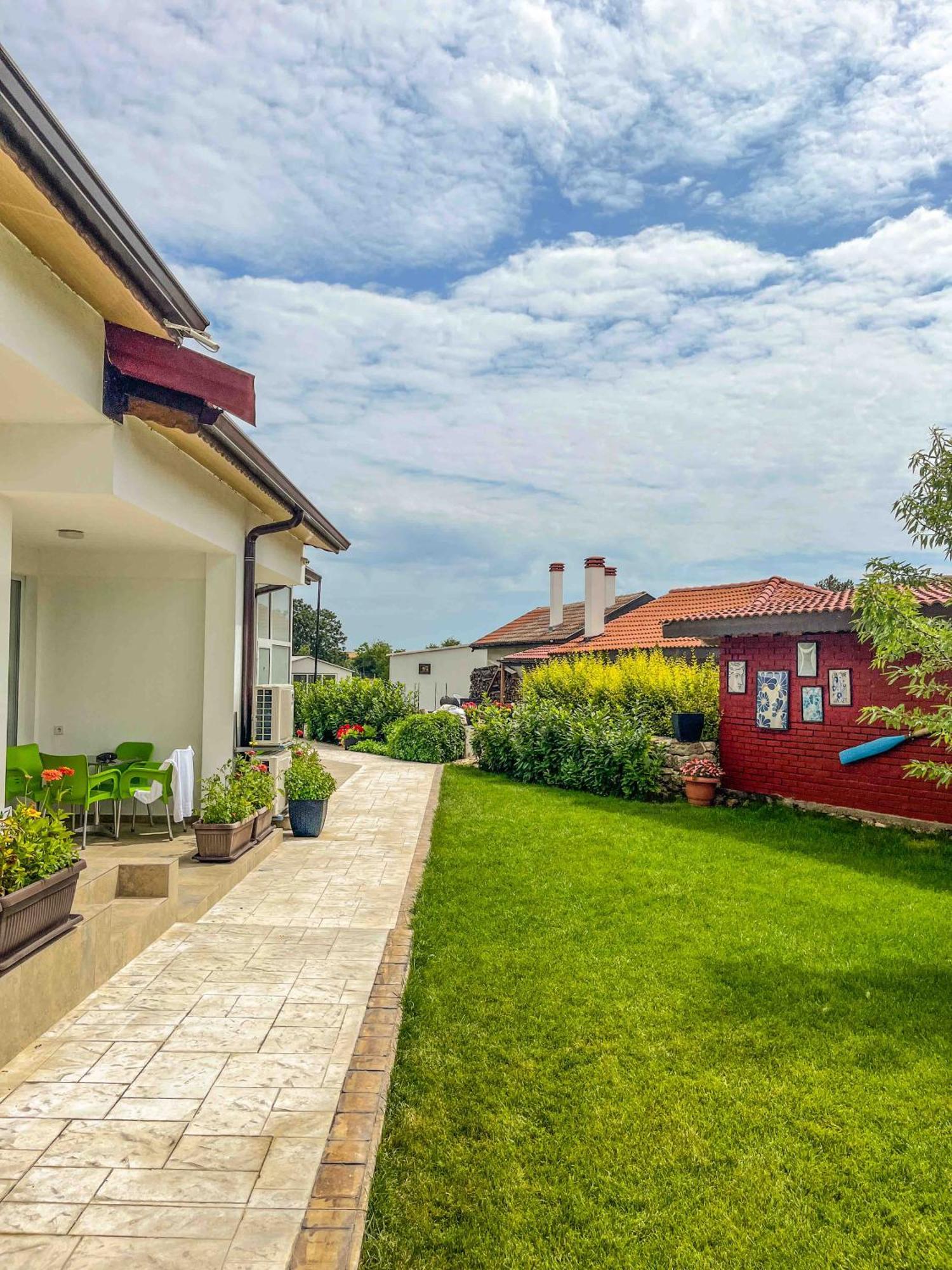 Комплекс Радост Hotel Ezerets Exterior photo